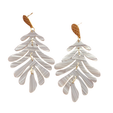 Load image into Gallery viewer, Palm Earrings - Seashell