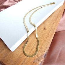 Load image into Gallery viewer, Luxe Gold Delicate Herringbone Chain - 16"