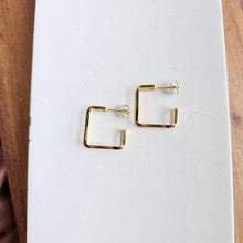 Load image into Gallery viewer, Luxe Gold Kamora Hoops