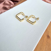 Load image into Gallery viewer, Luxe Gold Kamora Hoops