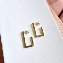 Load image into Gallery viewer, Luxe Gold Goldi Hoops