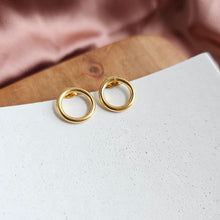 Load image into Gallery viewer, Luxe Gold Oriana Studs - Medium