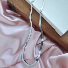 Load image into Gallery viewer, Luxe Silver Herringbone Chain - 20"