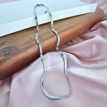 Load image into Gallery viewer, Luxe Silver Delicate Herringbone Chain - 18"