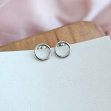 Load image into Gallery viewer, Luxe Silver Oriana Studs - Medium