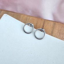 Load image into Gallery viewer, Luxe Silver Oriana Studs - Medium