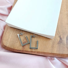 Load image into Gallery viewer, Luxe Silver Goldi Hoops