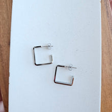 Load image into Gallery viewer, Luxe Silver Kamora Hoops