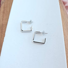 Load image into Gallery viewer, Luxe Silver Kamora Hoops
