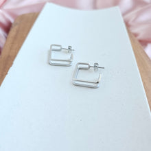 Load image into Gallery viewer, Luxe Silver Kamora Hoops