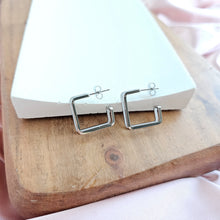 Load image into Gallery viewer, Luxe Silver Kamora Hoops