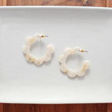 Load image into Gallery viewer, Flora Hoops - Cream