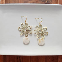 Load image into Gallery viewer, Maisy Earrings - Cream