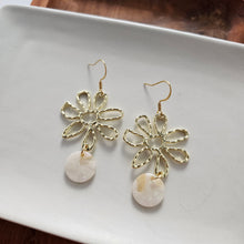 Load image into Gallery viewer, Maisy Earrings - Cream