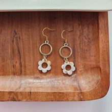 Load image into Gallery viewer, Poppy Earrings - Cream