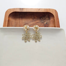 Load image into Gallery viewer, Lily Earrings - Daffodil