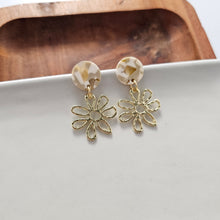 Load image into Gallery viewer, Lily Earrings - Daffodil