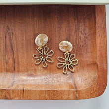 Load image into Gallery viewer, Lily Earrings - Daffodil