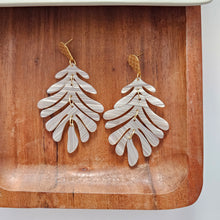 Load image into Gallery viewer, Palm Earrings - Seashell