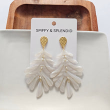Load image into Gallery viewer, Palm Earrings - Seashell