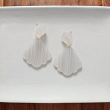Load image into Gallery viewer, Ariel Earrings - Seashell