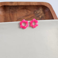Load image into Gallery viewer, Flower Studs - Hot pink