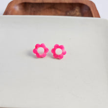 Load image into Gallery viewer, Flower Studs - Hot pink