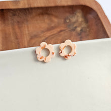 Load image into Gallery viewer, Flower Studs - Peach