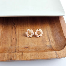 Load image into Gallery viewer, Flower Studs - Peach