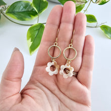 Load image into Gallery viewer, Poppy Earrings - Cream