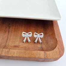 Load image into Gallery viewer, Bow Studs - White