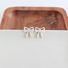Load image into Gallery viewer, Bow Studs - White