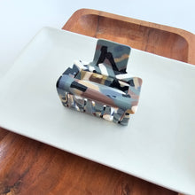 Load image into Gallery viewer, Carly Hair Claw - Camo