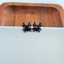 Load image into Gallery viewer, Spider Studs - Black