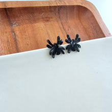 Load image into Gallery viewer, Spider Studs - Black