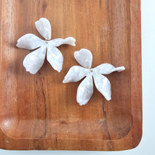 Load image into Gallery viewer, Jasmine Earrings - Pearl