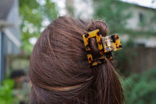 Load image into Gallery viewer, Carly Hair Claw - Tortoise