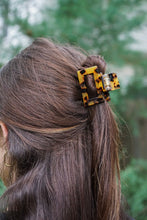 Load image into Gallery viewer, Carly Hair Claw - Tortoise