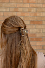 Load image into Gallery viewer, Carly Hair Claw - Giraffe