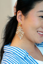 Load image into Gallery viewer, Palm Earrings - Seashell
