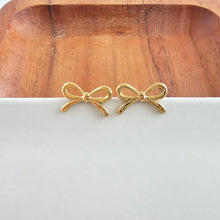 Load image into Gallery viewer, Luxe Bowie Studs - Gold
