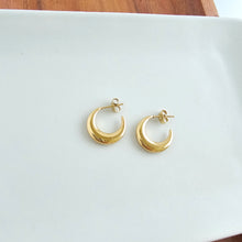 Load image into Gallery viewer, Luxe Selena Hoops - Gold