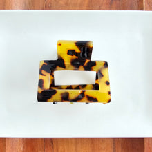 Load image into Gallery viewer, Carly Hair Claw - Tortoise