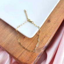 Load image into Gallery viewer, Luxe Gold Delicate Paper Clip Bracelet