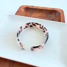 Load image into Gallery viewer, Brynn Bracelet - Blonde Tortoise - Standard