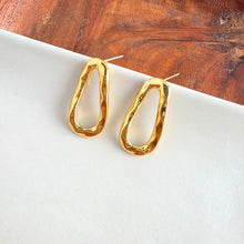 Load image into Gallery viewer, Luxe Odessa Studs - Gold