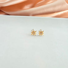 Load image into Gallery viewer, Luxe Starburst Studs - Gold