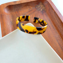 Load image into Gallery viewer, Brynn Bracelet - Tortoise - Standard
