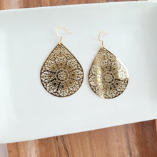 Load image into Gallery viewer, Camilla Pendant Earrings