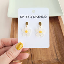 Load image into Gallery viewer, Dainty Daisy Earrings